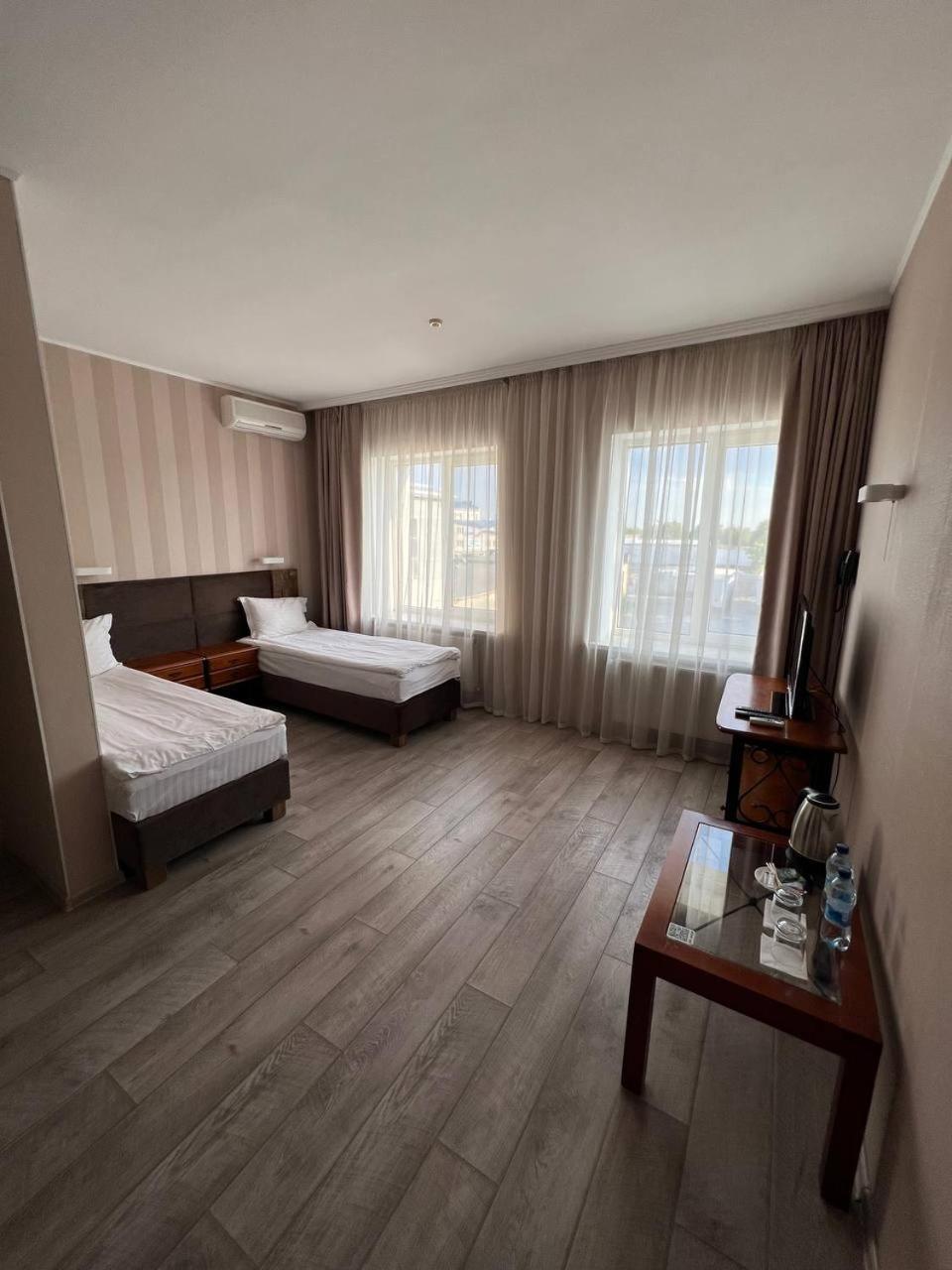 Pallada Hotel Ternopil Extérieur photo