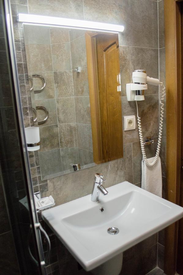 Pallada Hotel Ternopil Extérieur photo